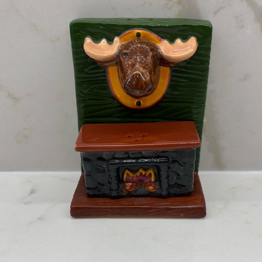 Vintage Anthropomorphic, Salt and Pepper Shakers Moose Head On Mantle Cabin Rare